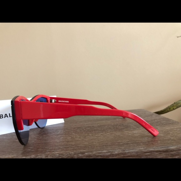 BRAND NEW BALENCIAGA CAT-EYE SUNGLASSES!!🔥🔥😍😍 - Picture 3 of 8